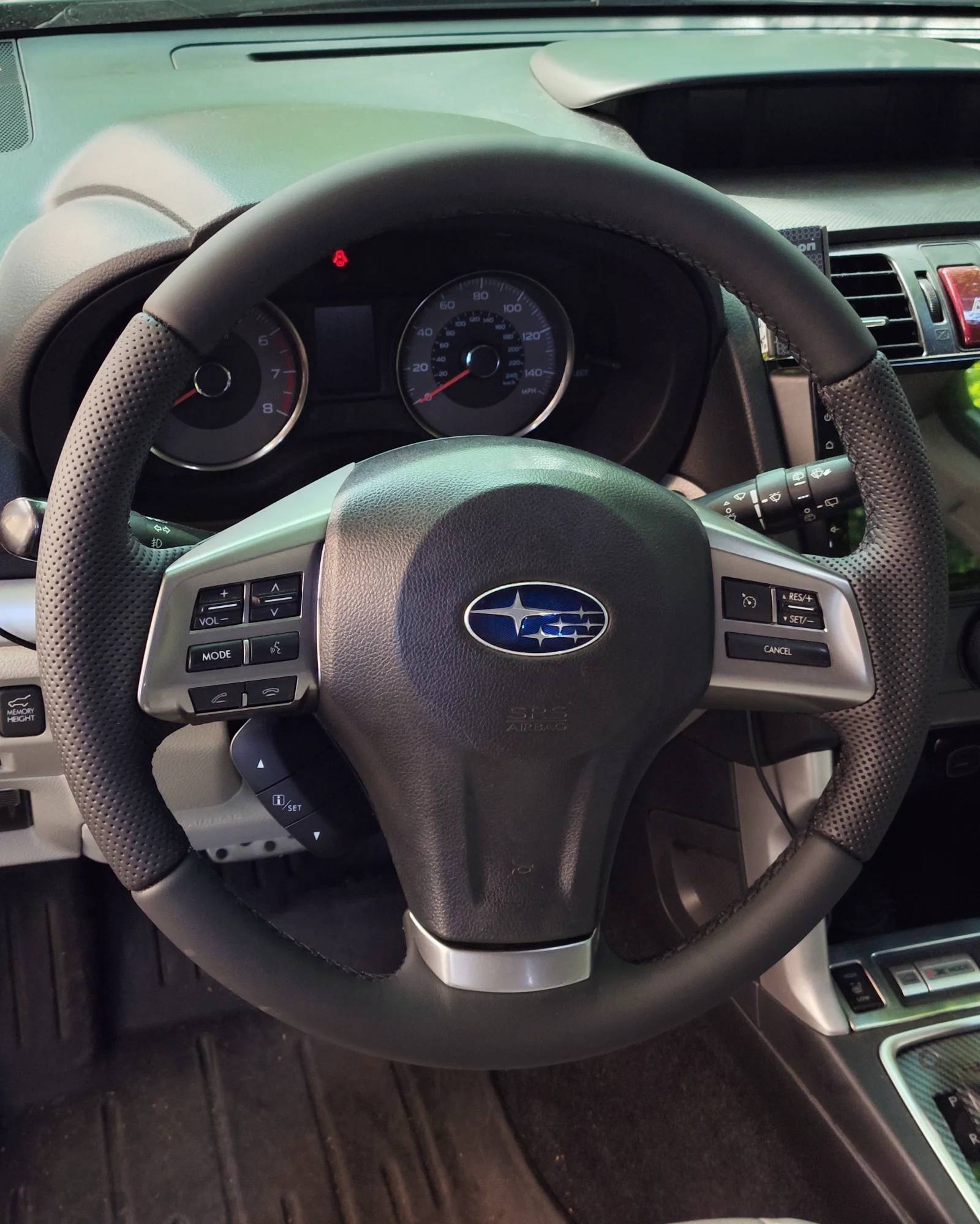 Перетяжка керма Subaru Forester у натуральну шкіру наппа з перфорацією