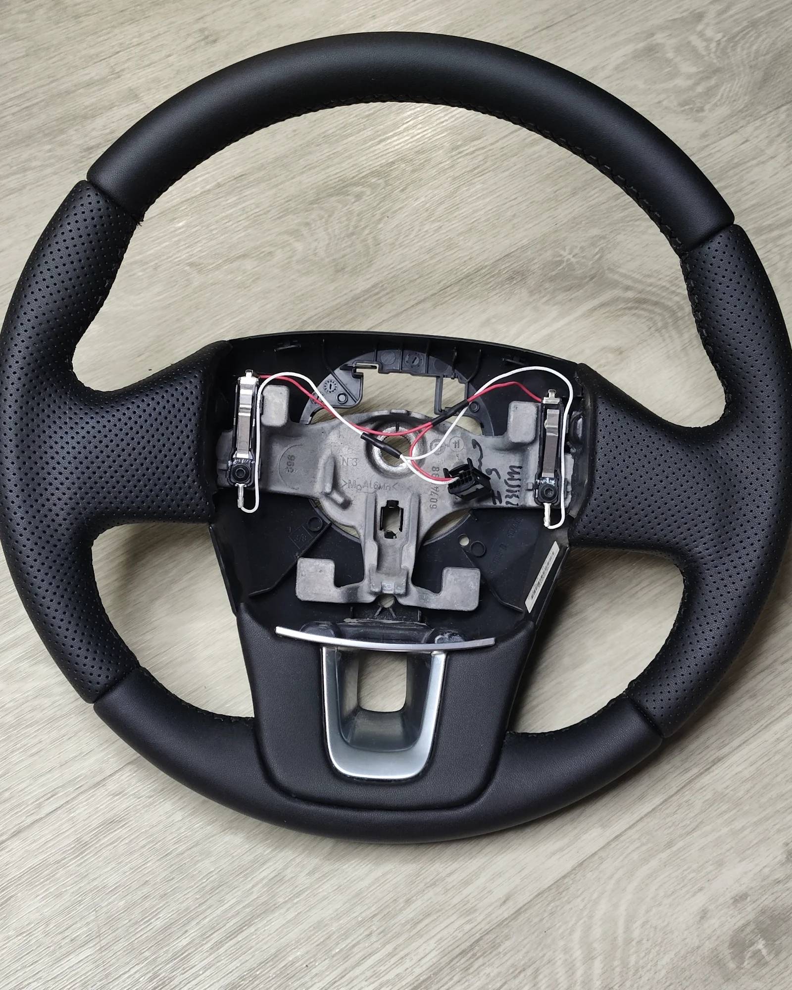 Перетяжка керма в замінник з перфорацією Renault Scenic 3