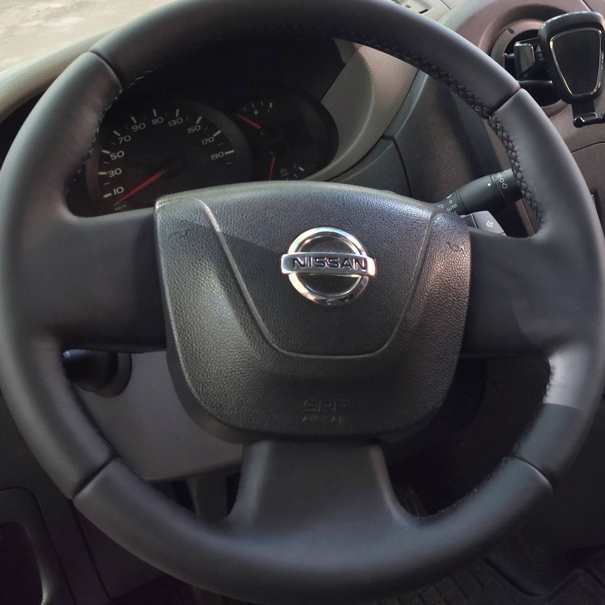 перетяжка керма шкірою Nissan movano