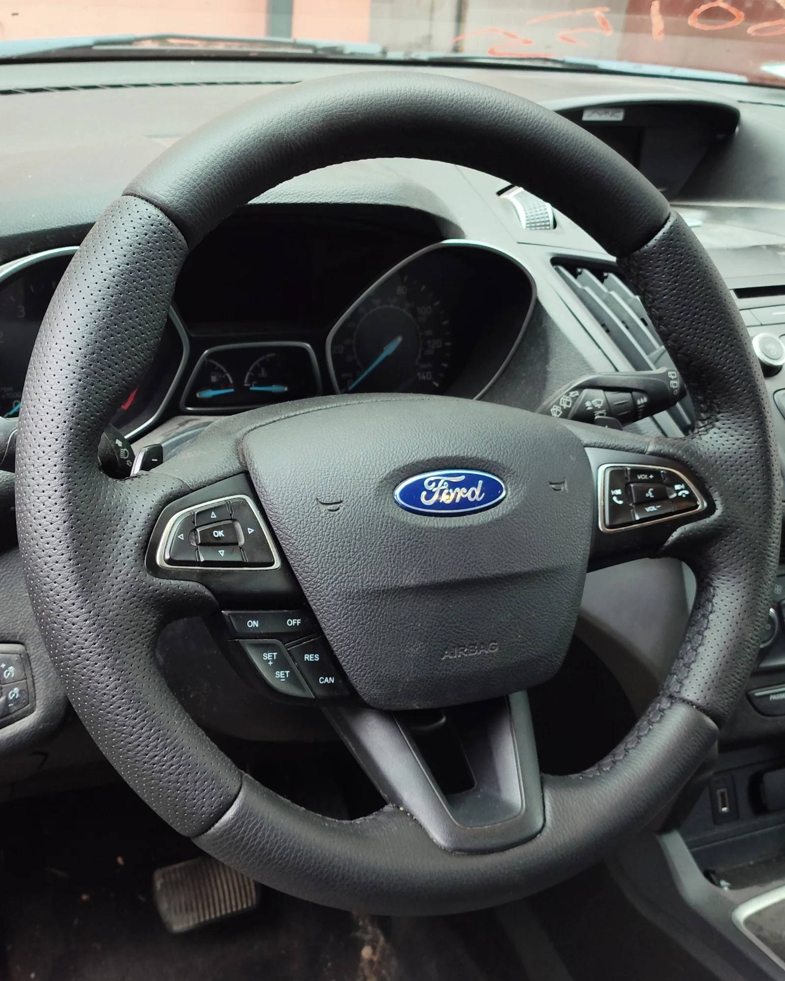 Перетяжка керма Ford Escape у замінник
